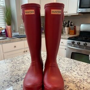 RED MATTE TALL HUNTER BOOTS SZ5